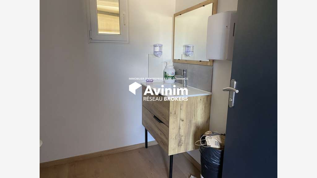 Loue local professionel 255m² au Cannet des Maures
