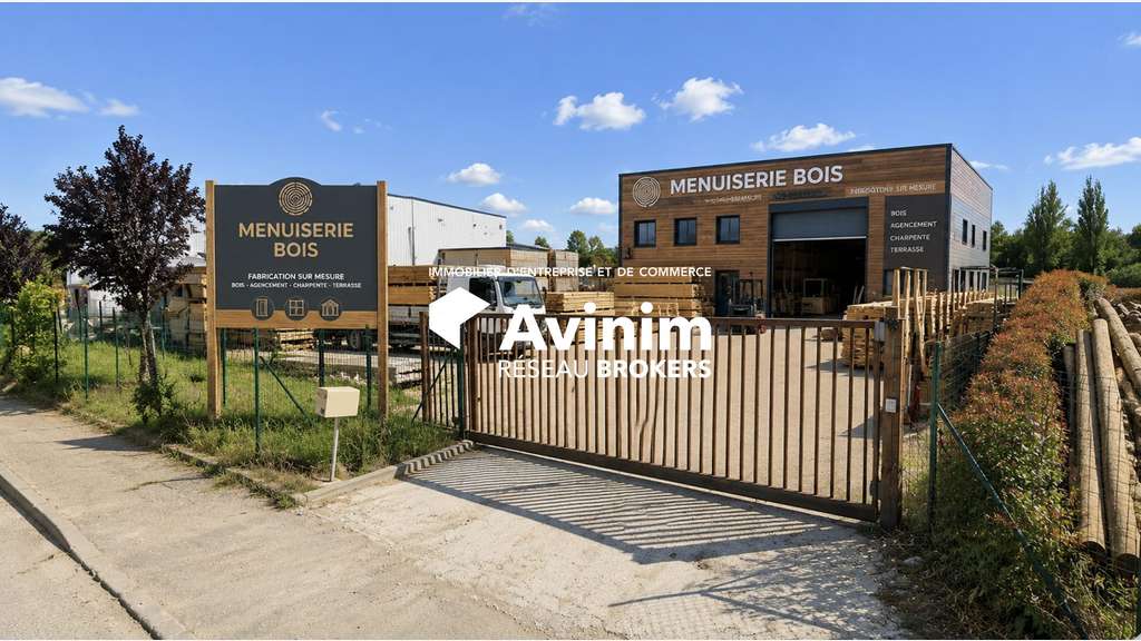 Loue local professionel 255m² au Cannet des Maures