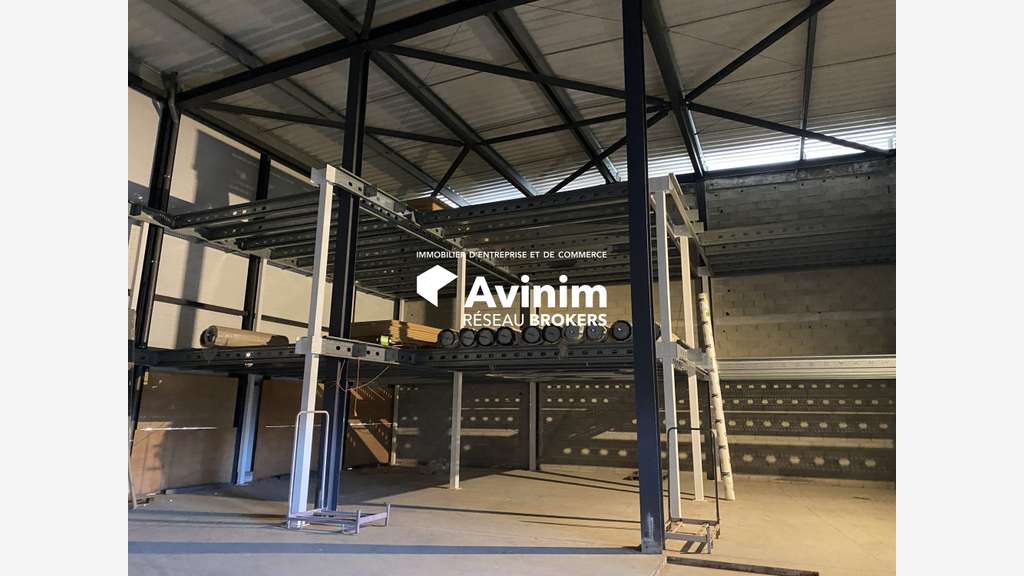 Loue local artisanal de 820m² Le Cannet Des Maures