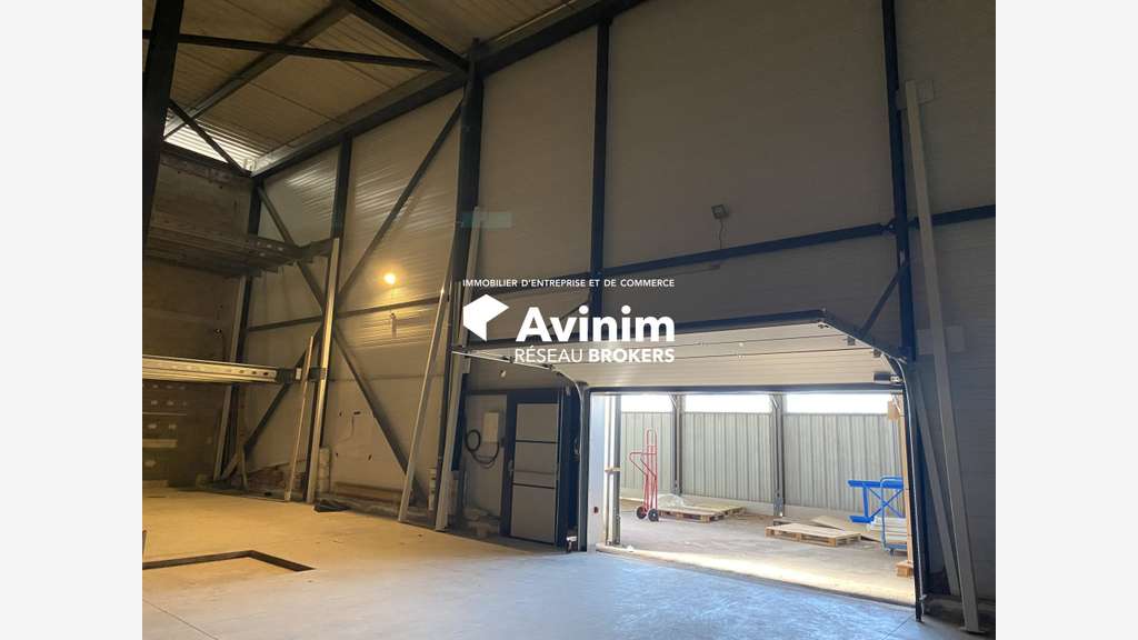 Loue local artisanal de 820m² Le Cannet Des Maures