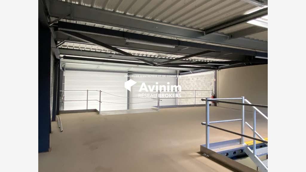 Loue local artisanal de 820m² Le Cannet Des Maures
