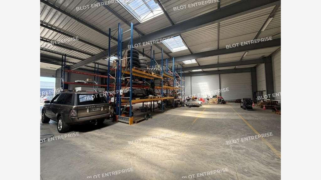 A louer locaux d'activités 1060m² au Cellier