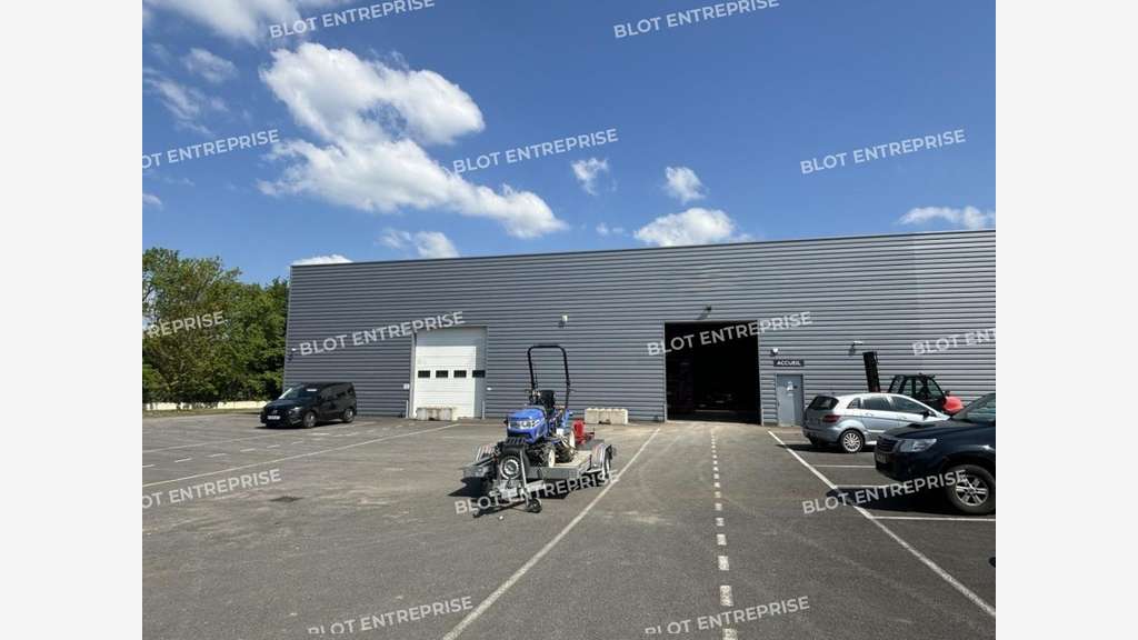 A louer locaux d'activités 1060m² au Cellier