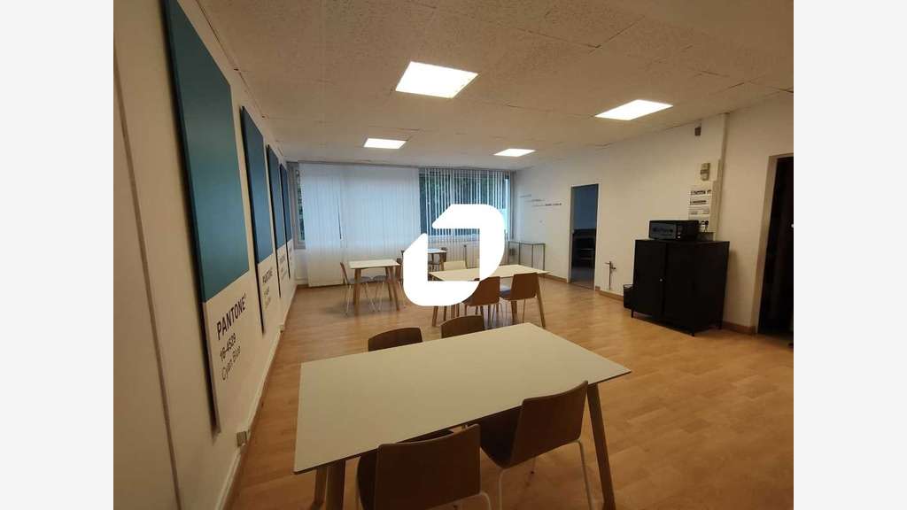 A louer Local d'activité 146m² Le chesnay
