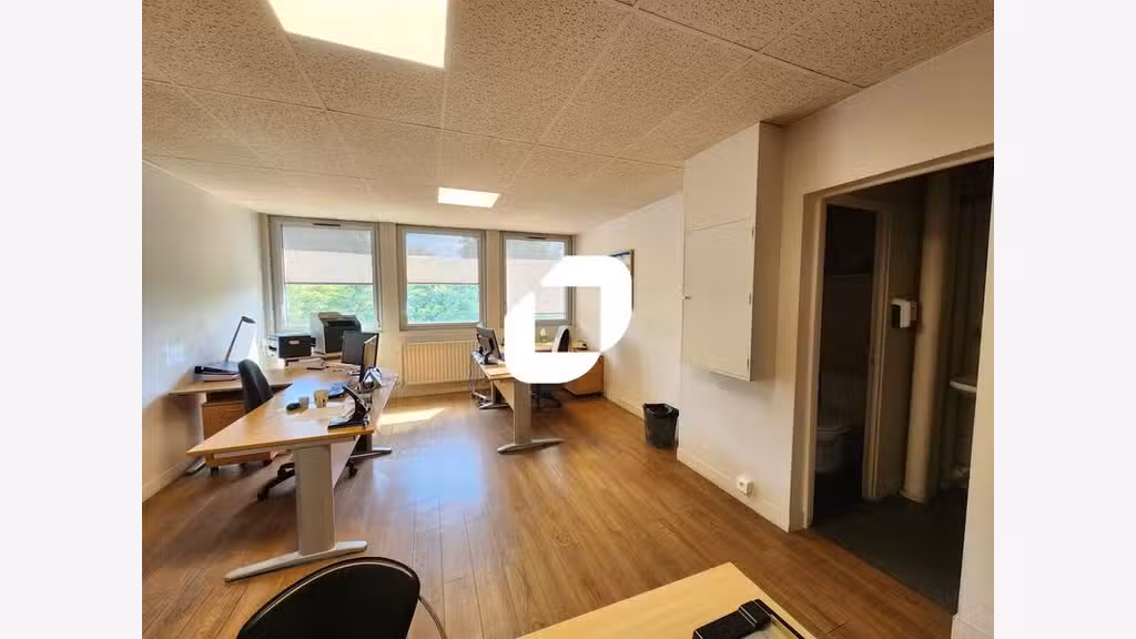 A louer Local d'activité 320m² Le chesnay
