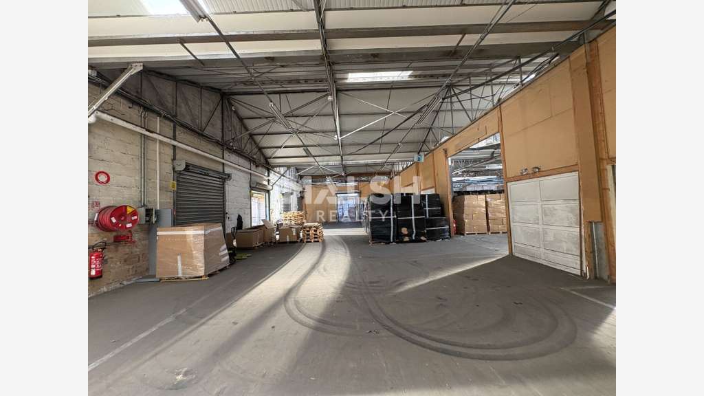 Site logistique indépendant 10 000m² divisible 42