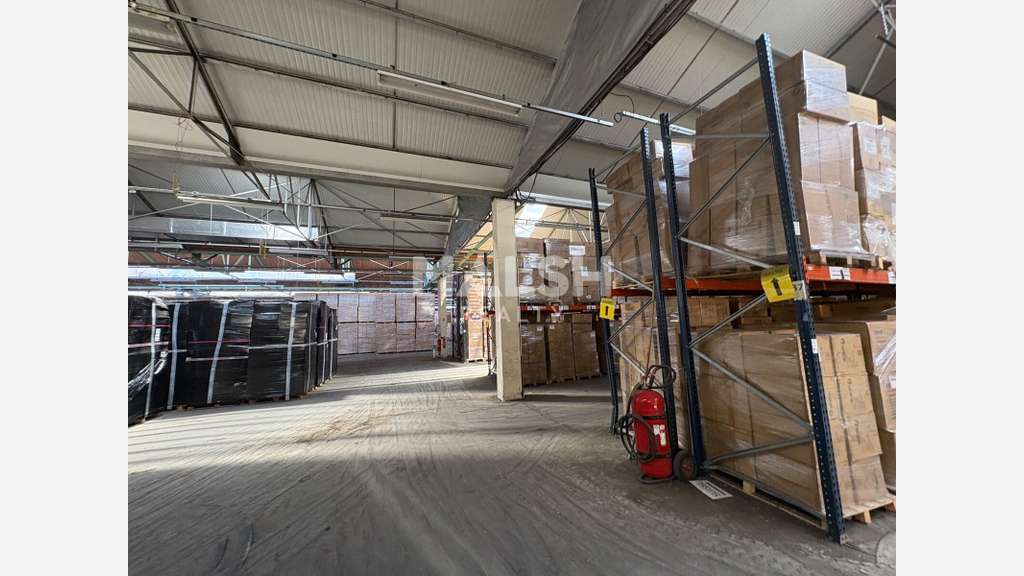 Site logistique indépendant 10 000m² divisible 42