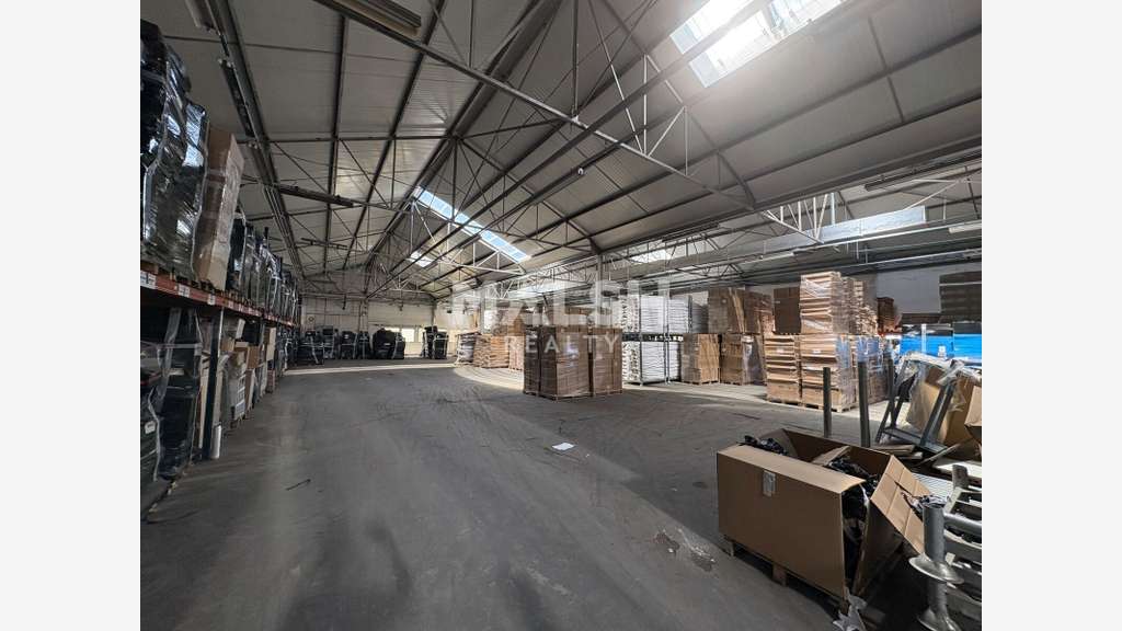 Site logistique indépendant 10 000m² divisible 42