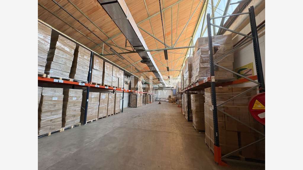 Site logistique indépendant 10 000m² divisible 42