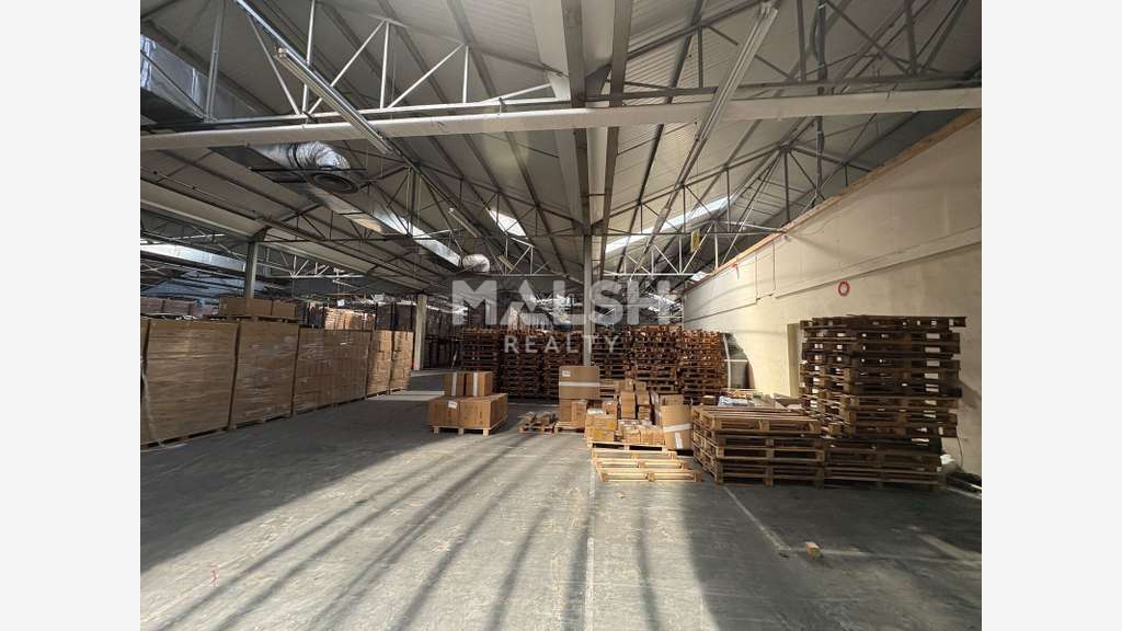 Site logistique indépendant 10 000m² divisible 42