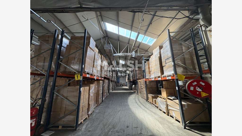 Site logistique indépendant 10 000m² divisible 42