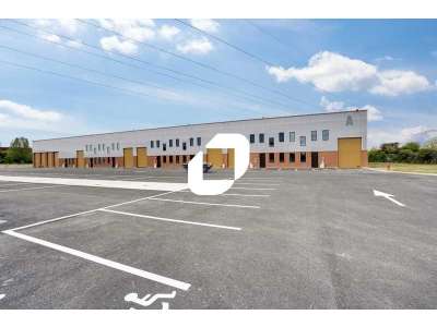 Location Locaux d'activités - Entrepôts au Coudray-Montceaux
