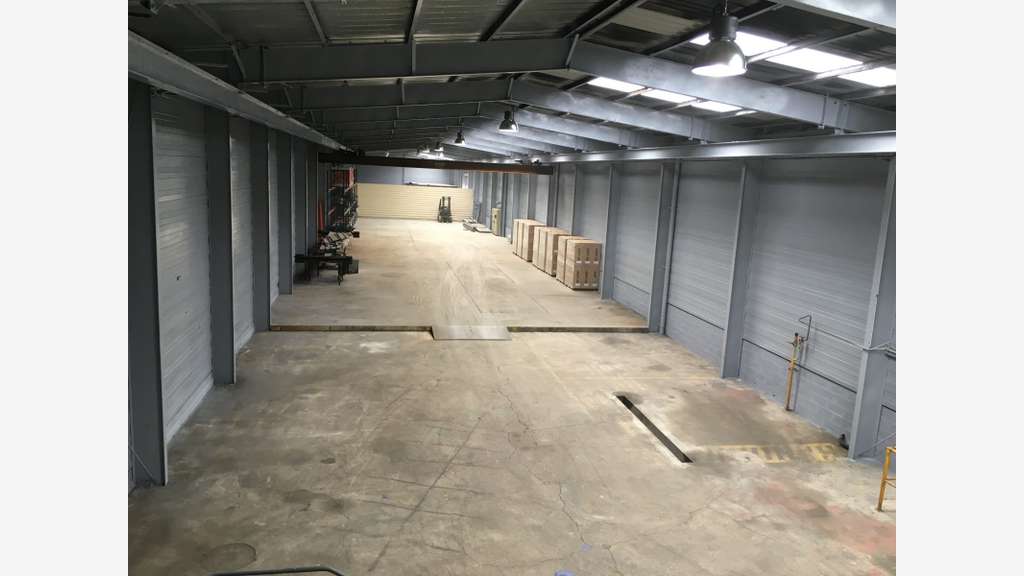 À vendre ou à louer – Local industriel de 1 300 m²
