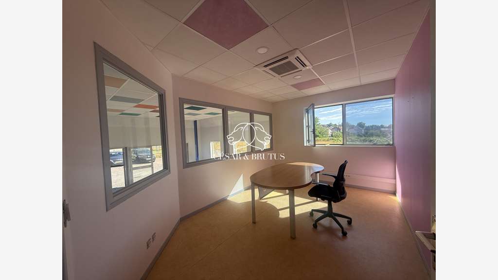 Loue local d'activité showroom 510m² au Creusot