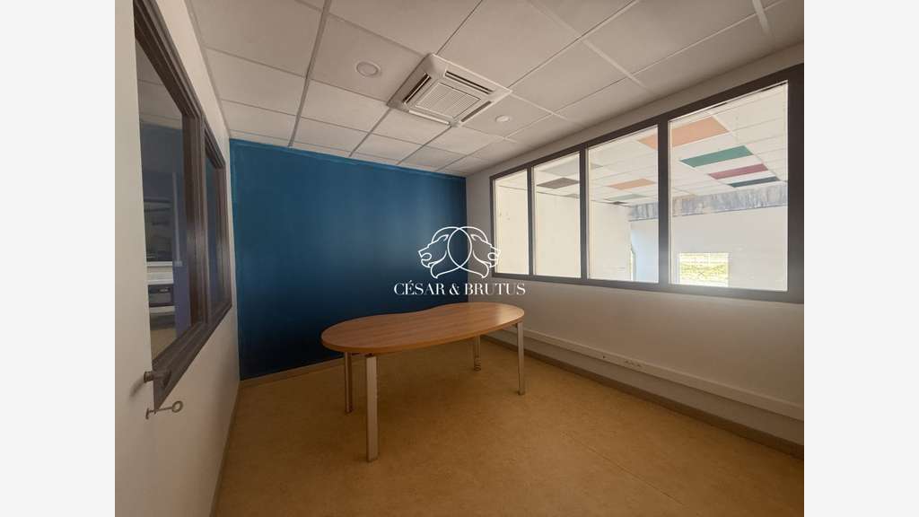 Loue local d'activité showroom 510m² au Creusot