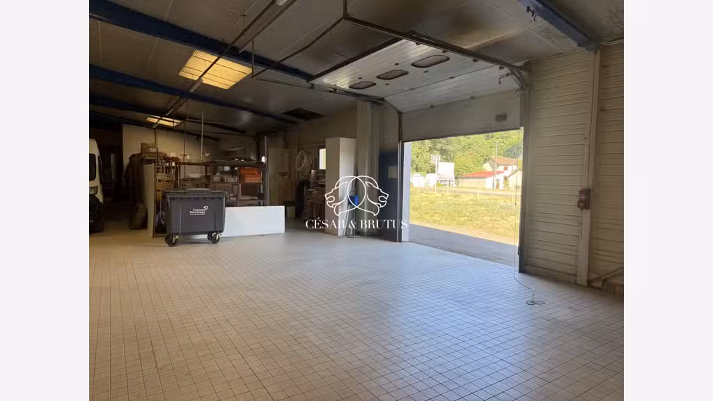 Loue local d'activité showroom 510m² au Creusot