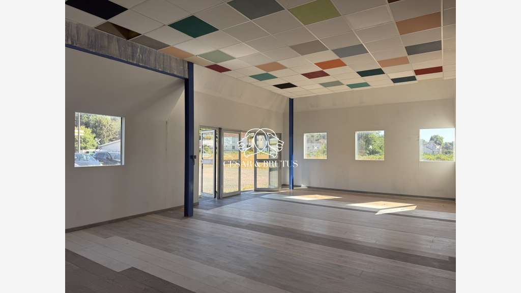 Loue local d'activité showroom 510m² au Creusot