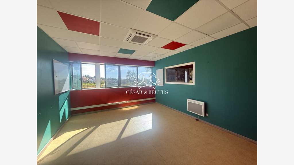 Loue local d'activité showroom 510m² au Creusot