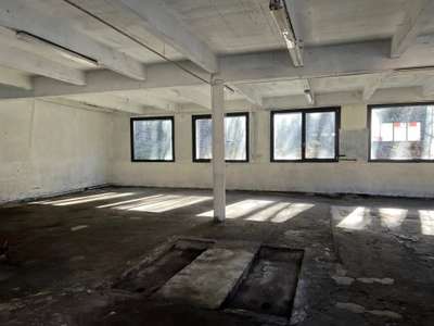 LE FAYET SAINT GERVAIS - ENTREPOT A LOUER 256M²