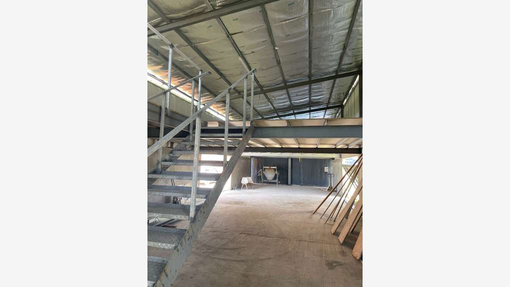 A louer entrepôt de 250m² proche Riviera Le Gosier