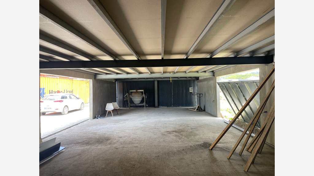 A louer entrepôt de 250m² proche Riviera Le Gosier