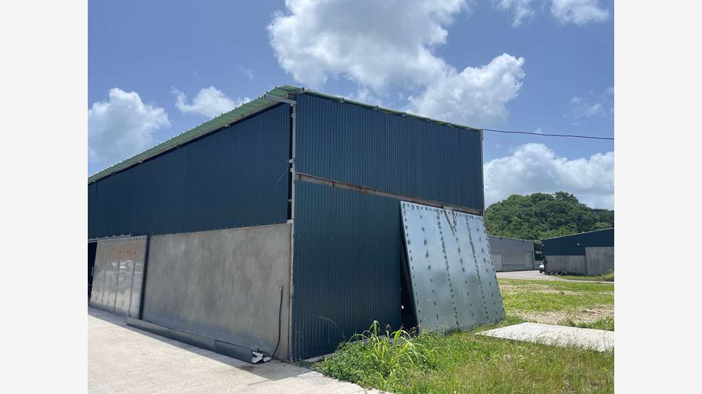 A louer entrepôt de 250m² proche Riviera Le Gosier