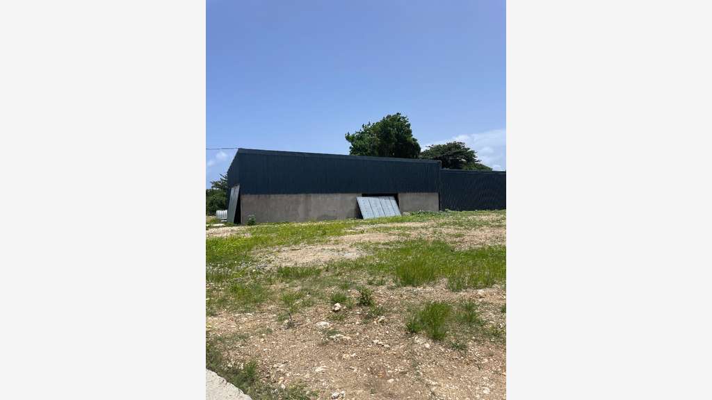 A louer entrepôt de 250m² proche Riviera Le Gosier