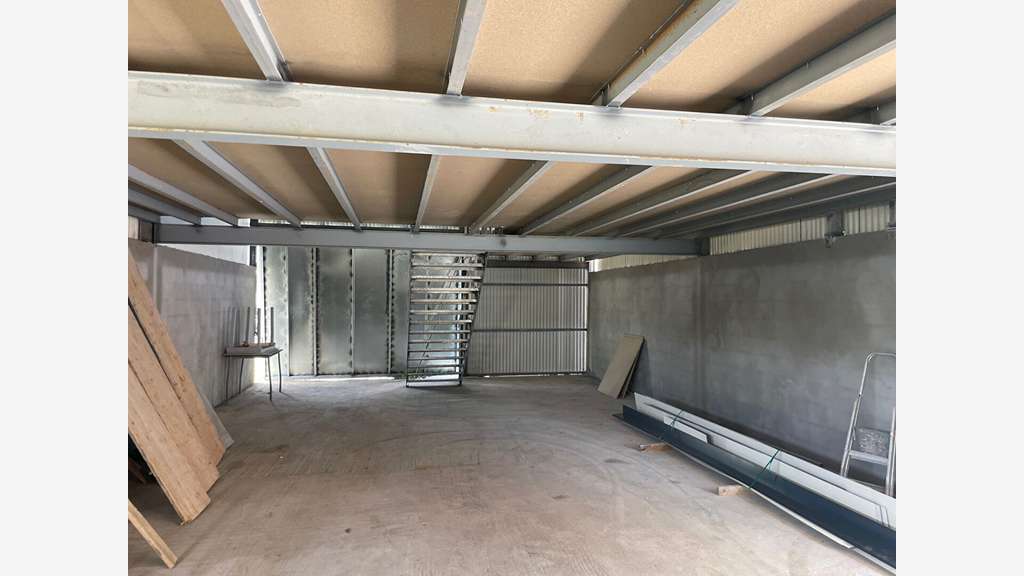 A louer entrepôt de 250m² proche Riviera Le Gosier