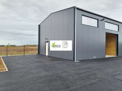 Location Locaux d'activités - Entrepôts au Gua