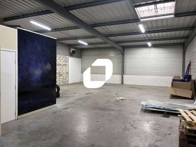 Location Locaux d'activités - Entrepôts au Haillan