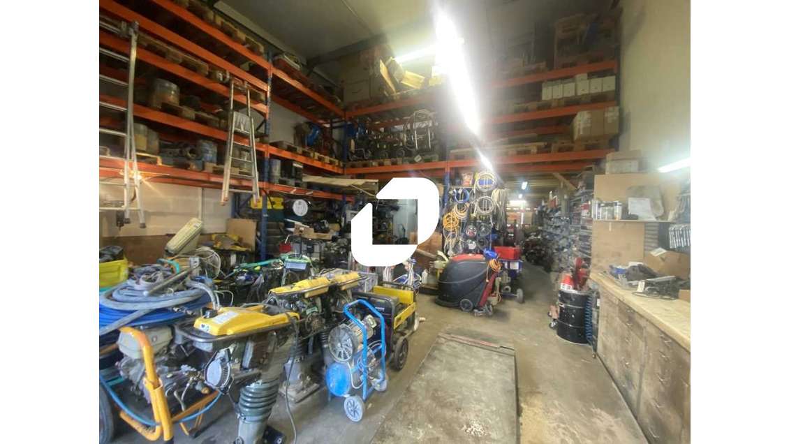 A louer Local d'activité 140m² Le haillan