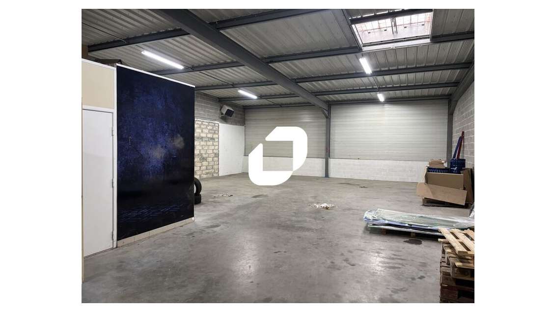 A louer Local d'activité 200m² Le haillan