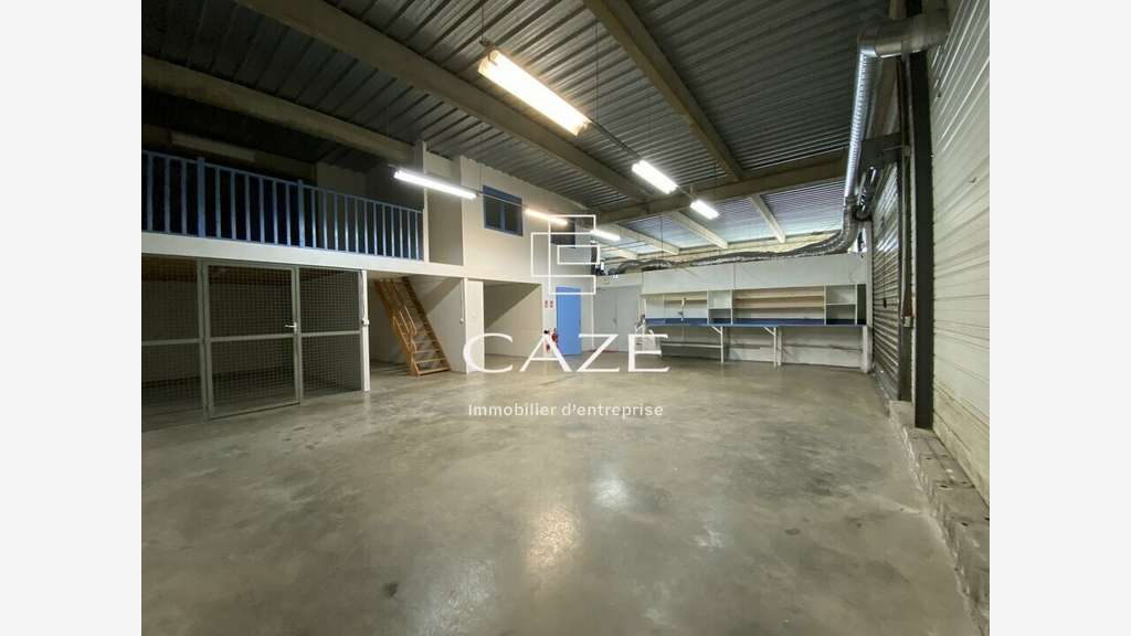 Local d'activité 250m² à louer au Haillan