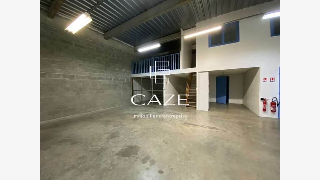 Local d'activité 250m² à louer au Haillan