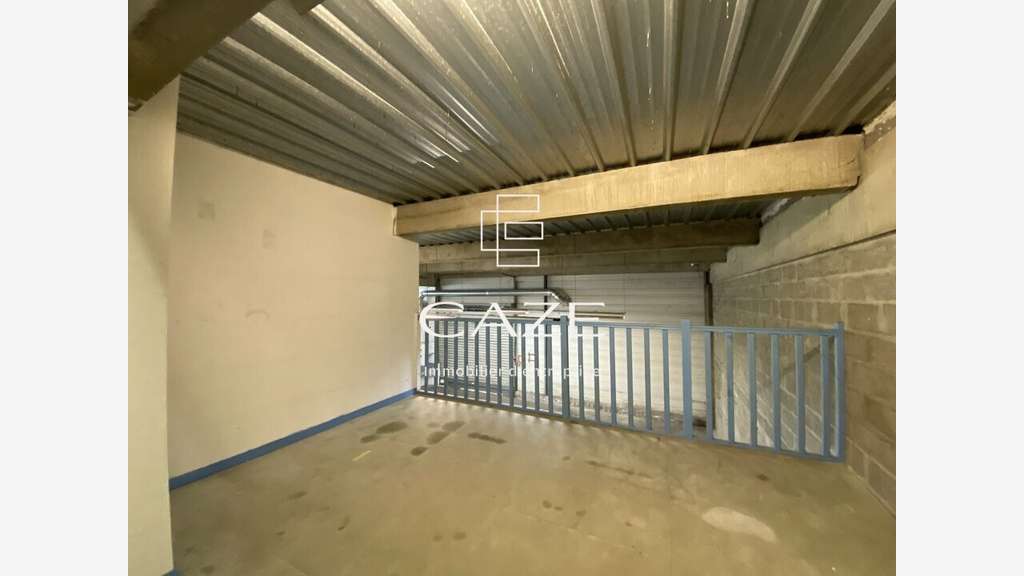 Local d'activité 250m² à louer au Haillan