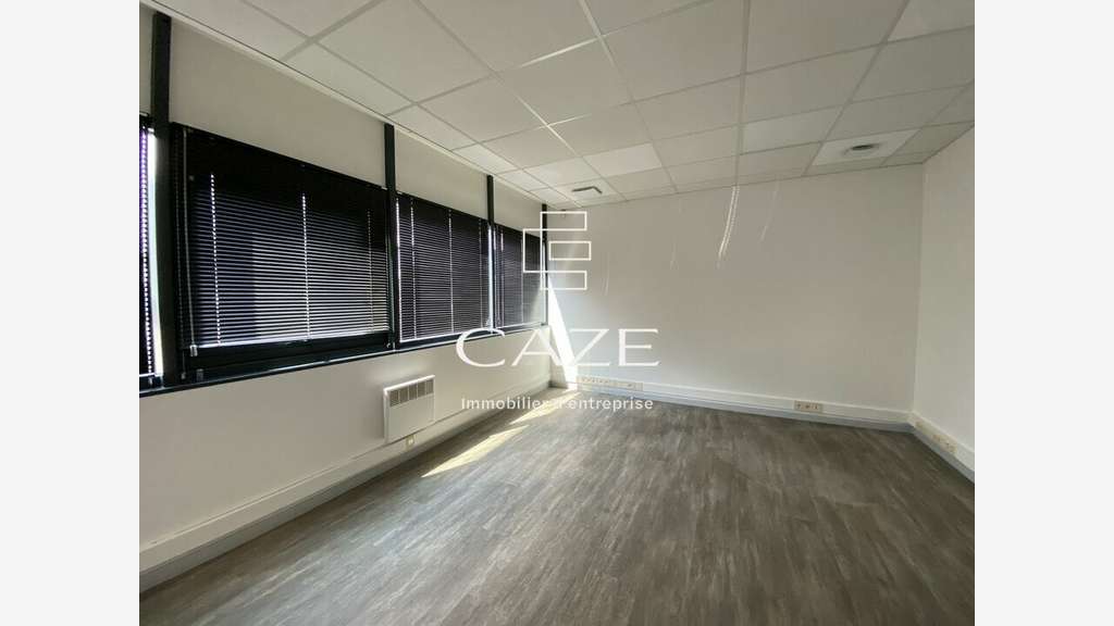 Local d'activité 250m² à louer au Haillan