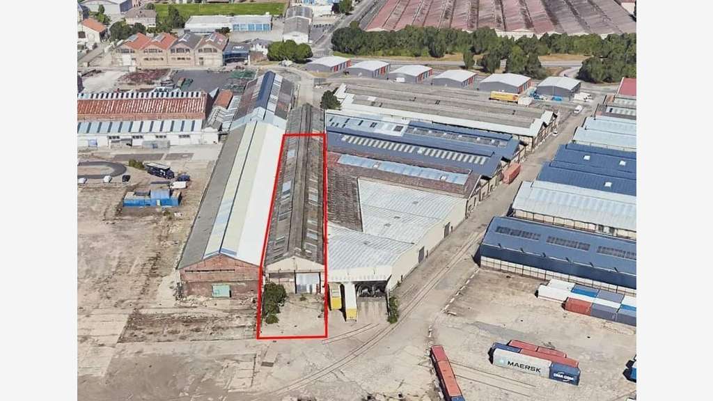 Local d'activités 1488m² empl stratégique Le Havre