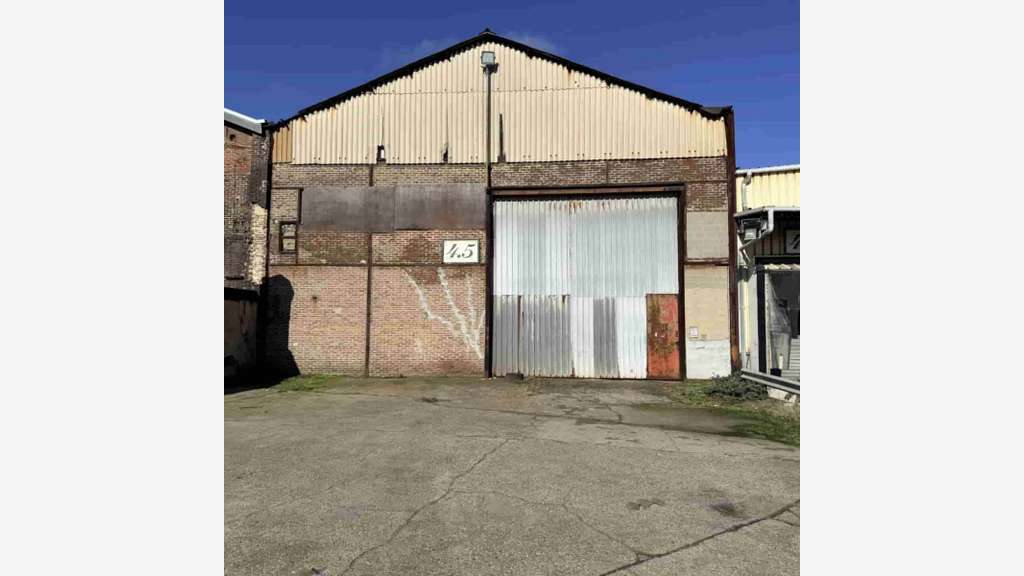 Local d'activités 1488m² empl stratégique Le Havre