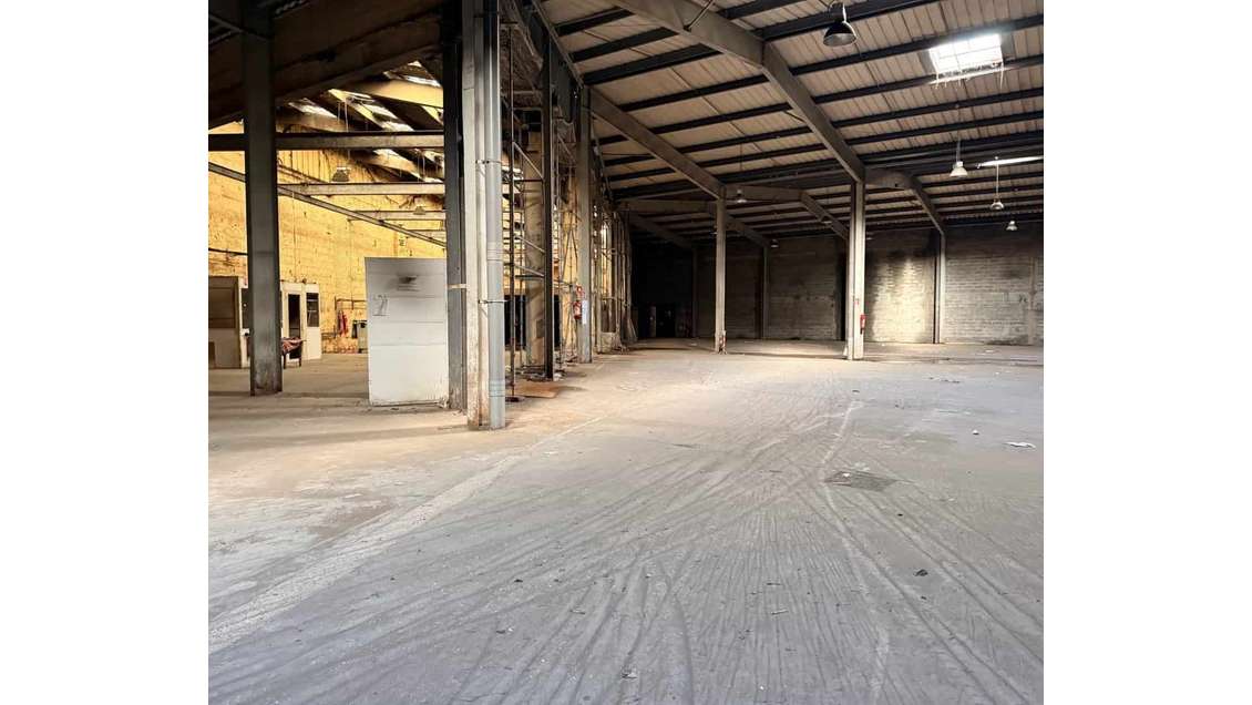 À vendre ou à louer local  1856m² au Havre