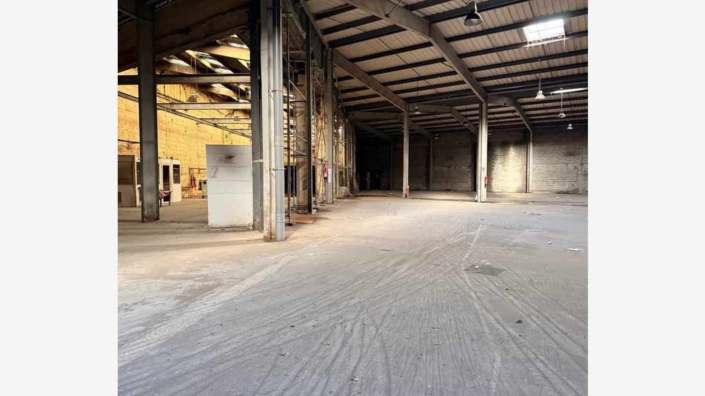 À vendre ou à louer local  1856m² au Havre