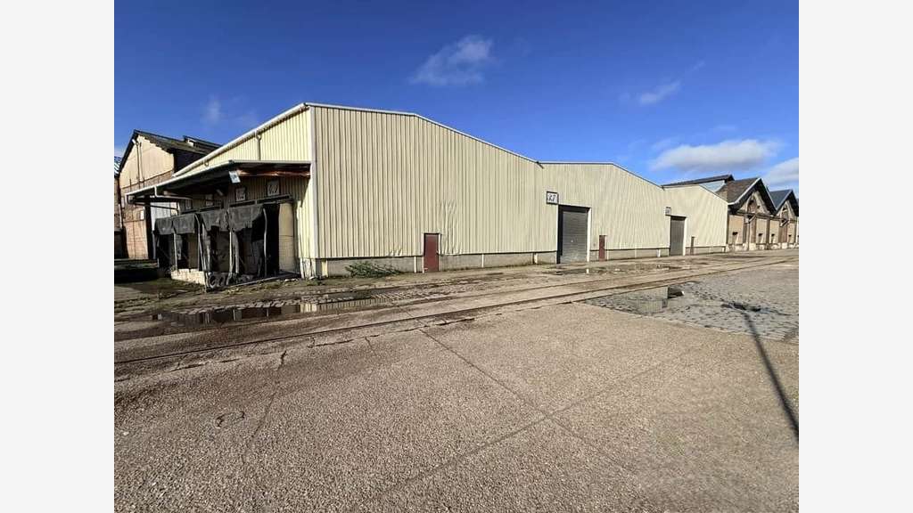 À vendre ou à louer local  1856m² au Havre