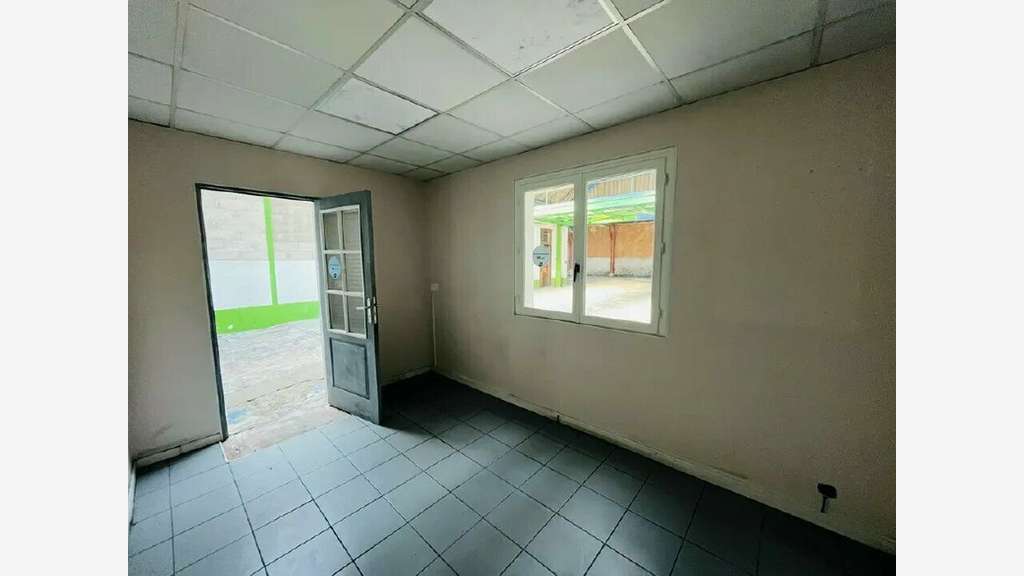 Local d'activités 600m² à louer au Havre (76)