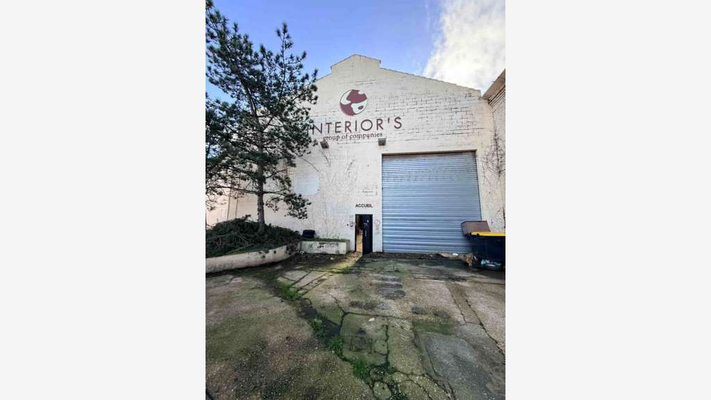 À vendre ou à louer – Local d'activités de 3 468 m