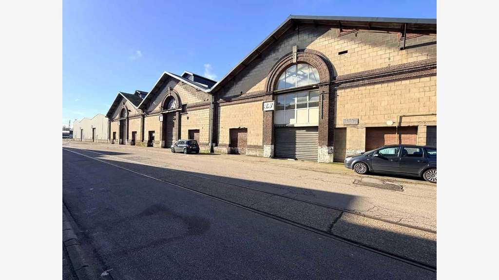 À vendre ou à louer – Local d'activités de 3 468 m