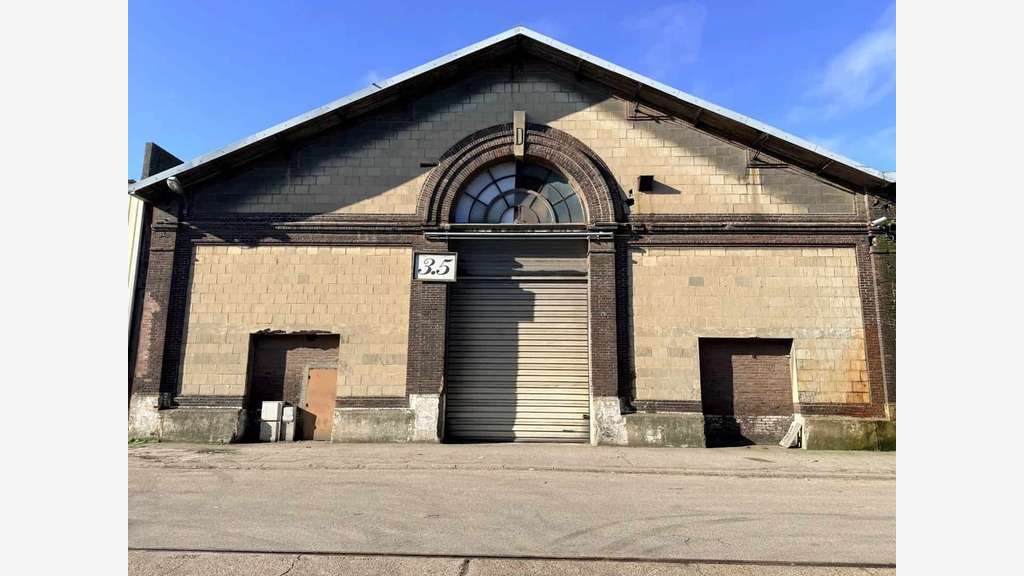 À vendre ou à louer – Local d'activités de 1 129 m