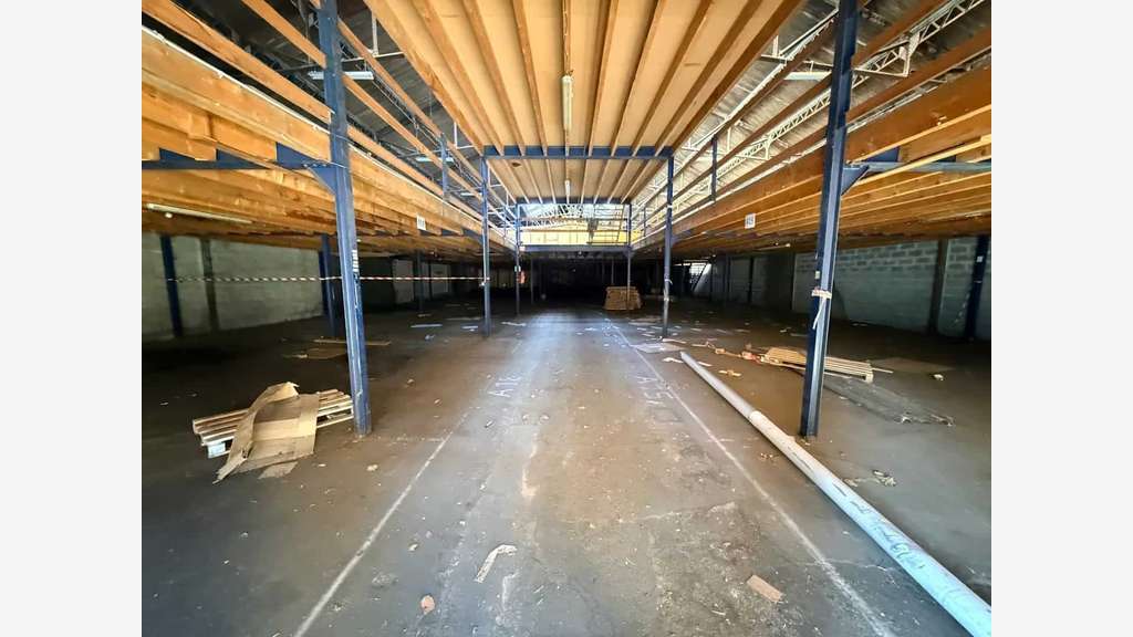 À vendre ou à louer – Local d'activités de 1 129 m
