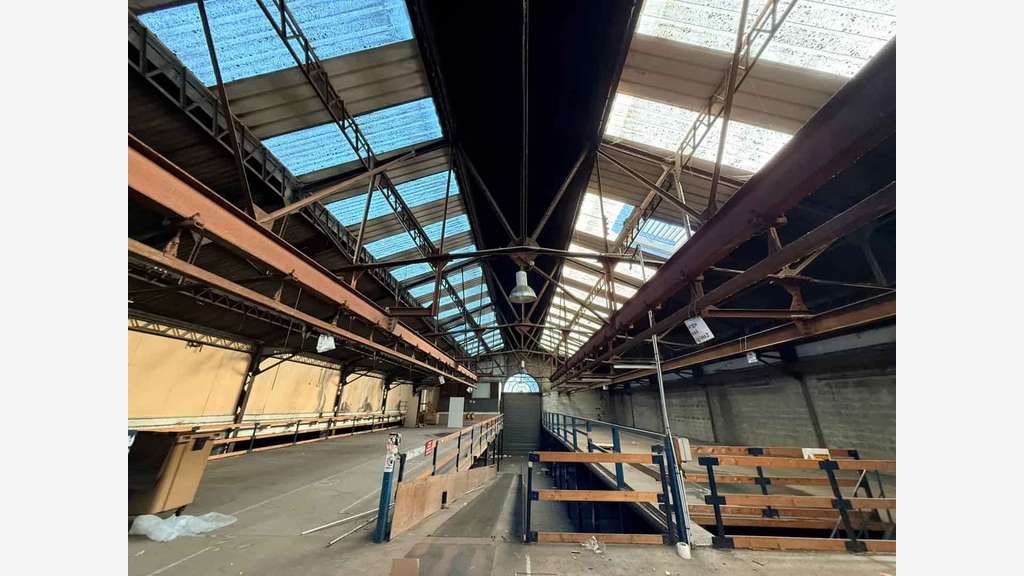 À vendre ou à louer – Local d'activités de 1 129 m