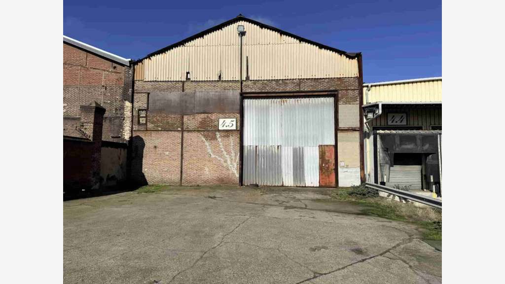 À vendre ou louer local activités 1488m² au Havre