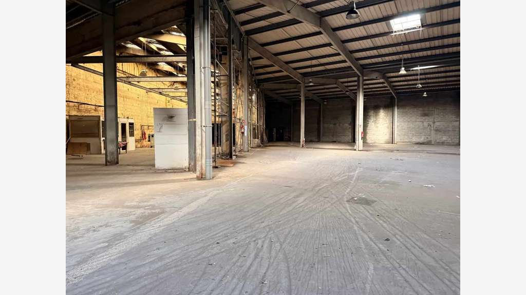 Vente ou location local activités 1856m² au Havre