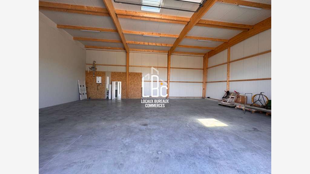 Local d'activité neuf de 201m² à louer Le Landreau